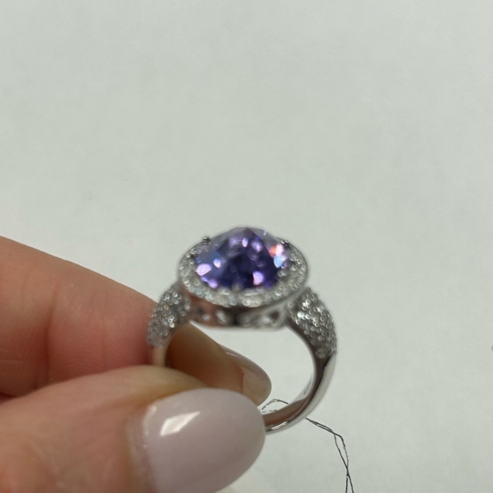 💜▪️Suzy Levian▪️ Sterling Silver Purple Cubic Zirconia Checkered Cut Ring - Picture 7 of 9